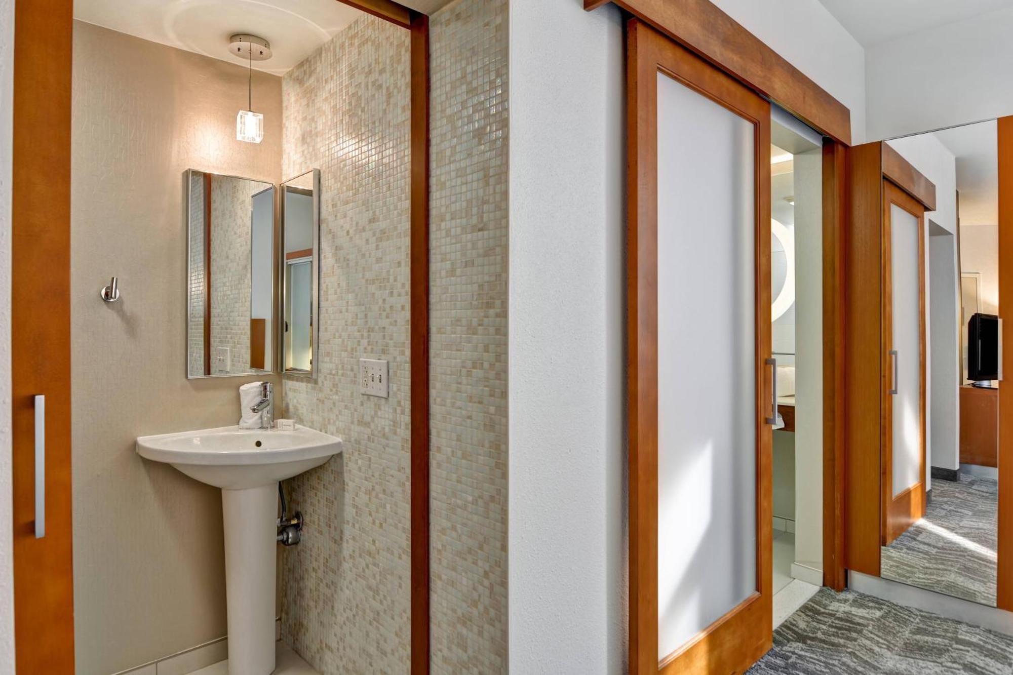 Springhill Suites By Marriott Cincinnati Midtown Ngoại thất bức ảnh