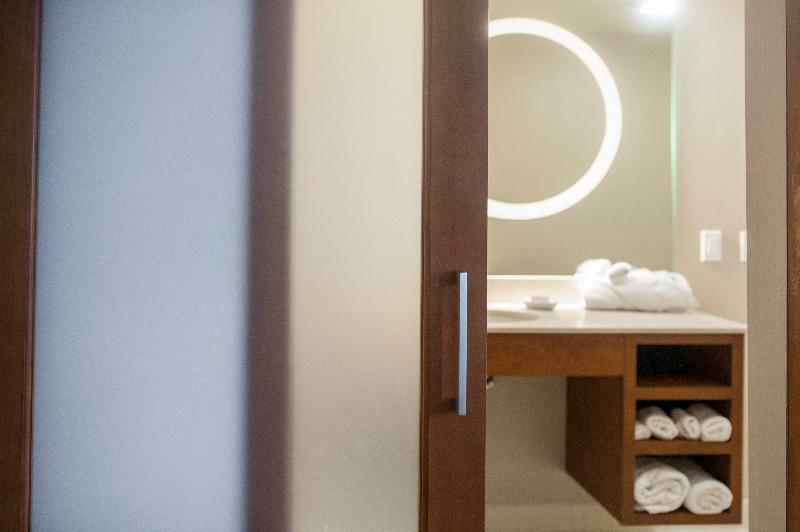 Springhill Suites By Marriott Cincinnati Midtown Ngoại thất bức ảnh